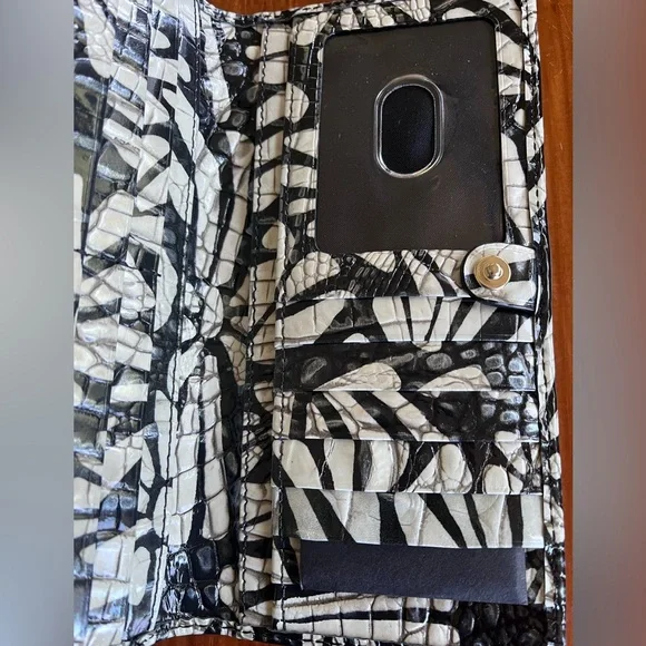 NWT Brahmin Ady in Daisy Batik Melbourne Wallet